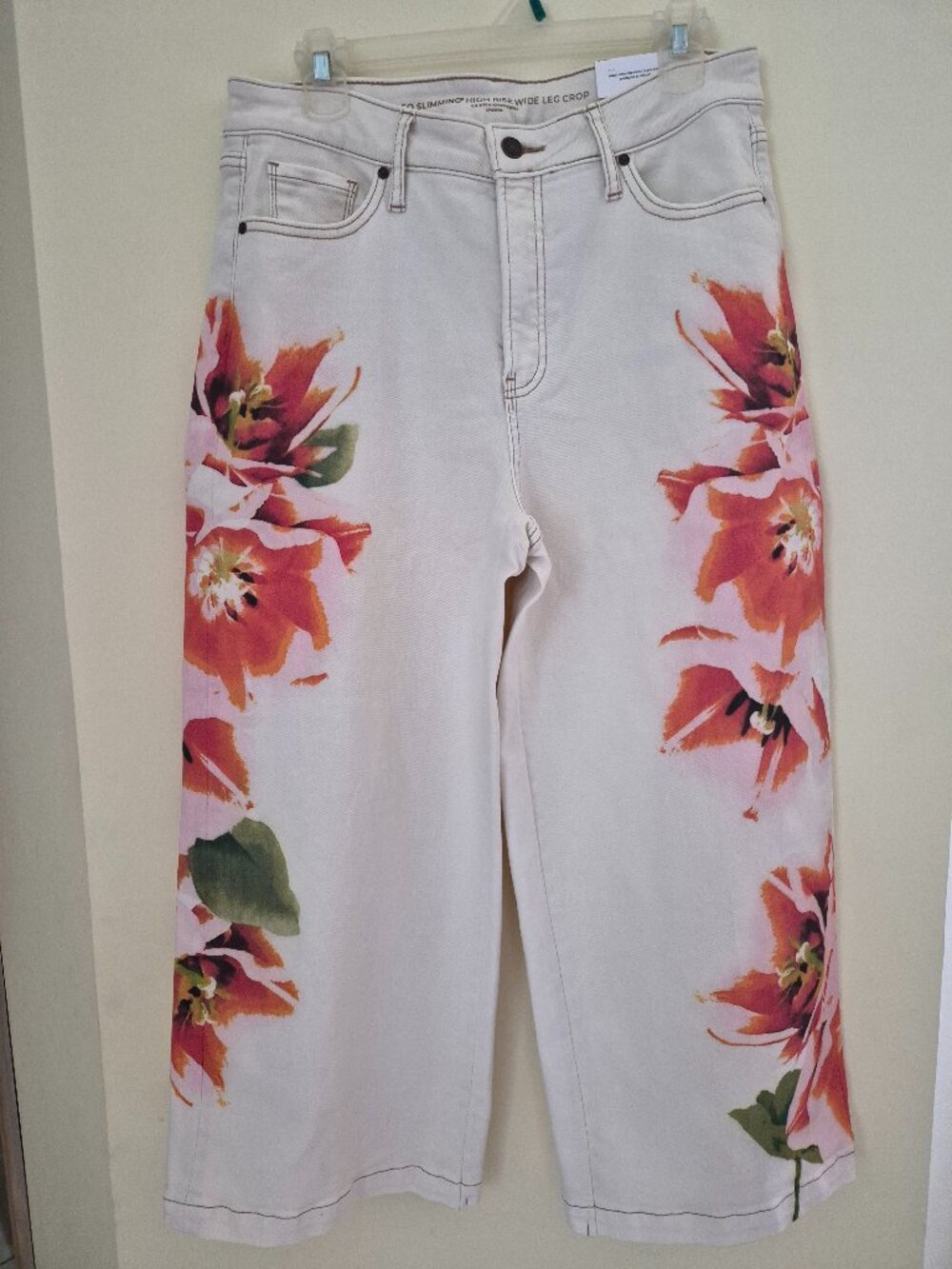 Tropical Wide Crop